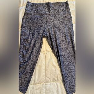 Athleta Stash Pocket Capri, size L